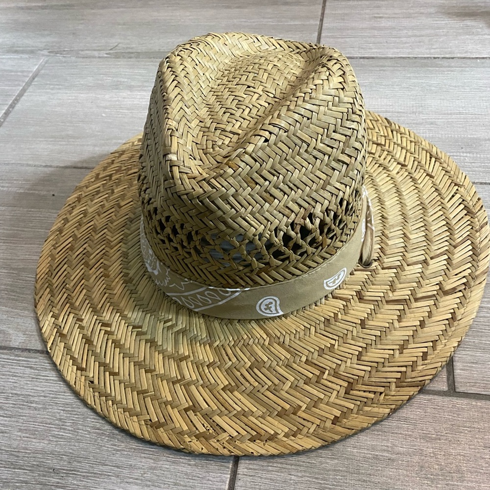 Shade Shack Wide-Brim Straw Hat with Tan Bandana Brim & Adjustable Strap 👒